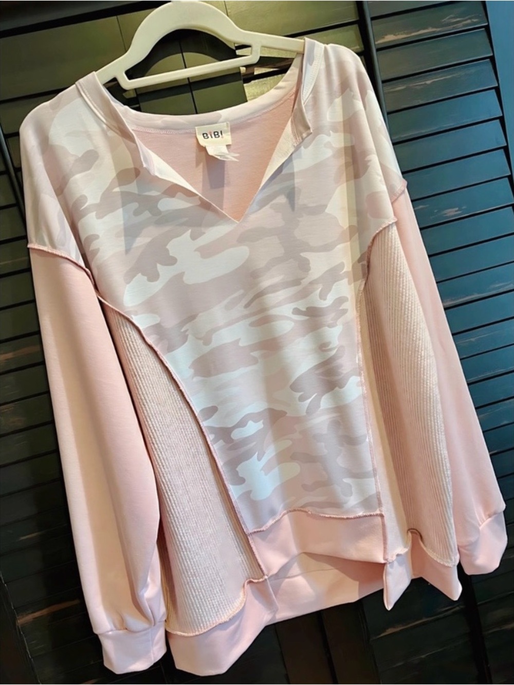 NEW! BiBi CAMO MAUVE FRENCH TERRY COLOR BLOCK W/OUT STITCH DETAIL UNEVEN HEM TOP - Picture 2 of 5